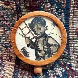 M.j. Hummel vintage baby music box Playing Edelweiss (V4)